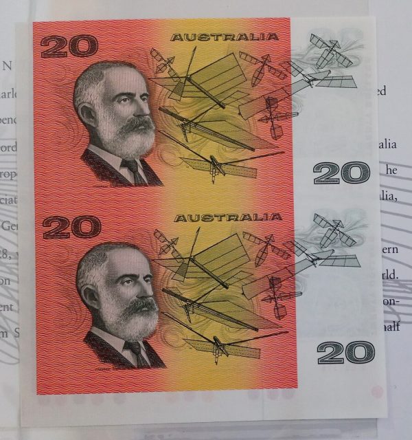 1993 NPA Australia $20 Uncut Vertical Pair Gold Serials & Folder Rare Banknotes - Image 4