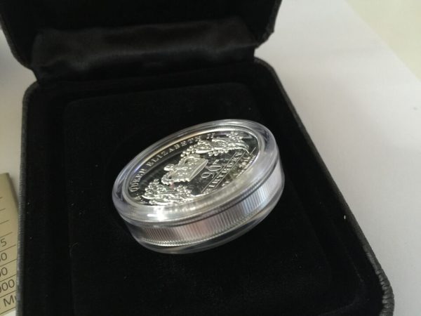 2016 $1 Queen Elizabeth II 90th Birthday 1oz Silver Proof High Relief Coin - Image 6