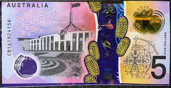 2016 Australia Next Generation of $5 Banknote RBA Folder x 2 consecutive serials - Image 2
